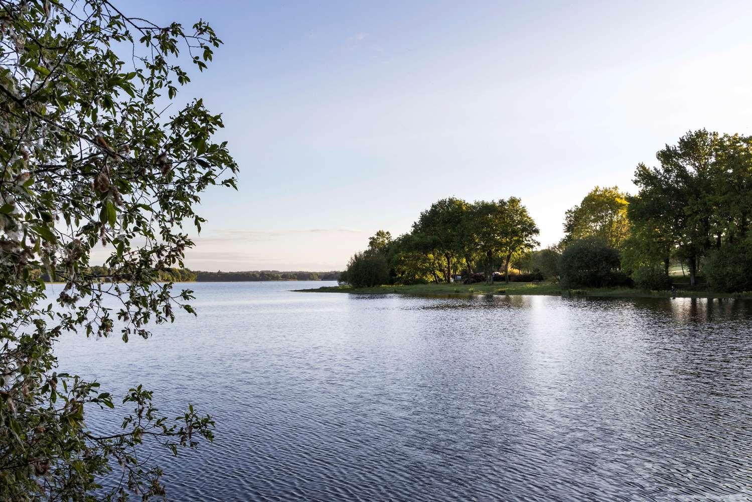 Best Western Plus Le Roi Arthur Hotel & Spa Ploërmel エクステリア 写真